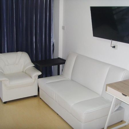 Kontiki Guesthouse Jomtien Beach Exterior photo
