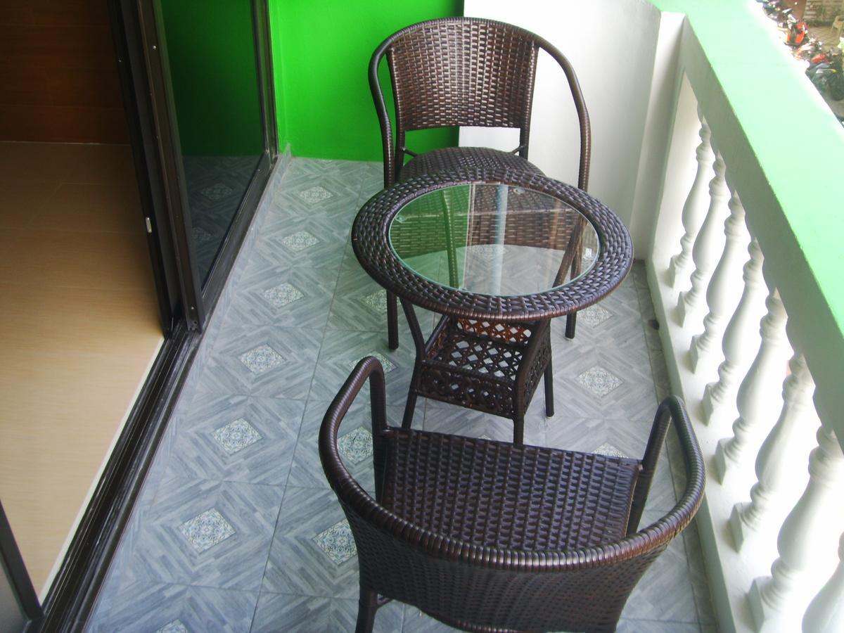 Kontiki Guesthouse Jomtien Beach Exterior photo